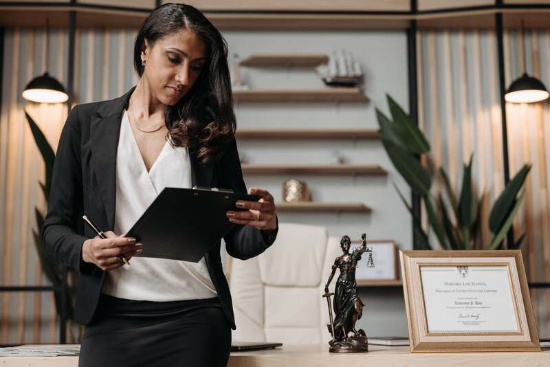 Passer en revue les clauses réellement utiles dans un contrat de prestation pour éviter le