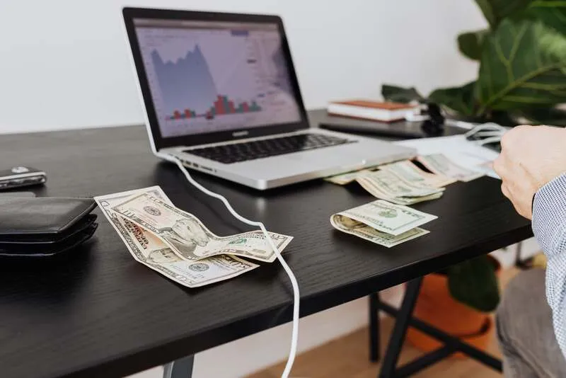 Utiliser le business plan comme boussole interne et non comme document bancaire.
